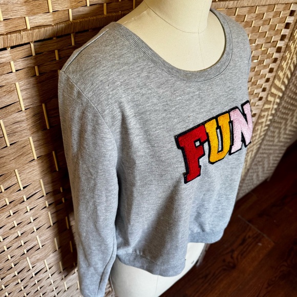 Heather gray Rebellious One cropped sweatshirt JUNIORS L-XL - Picture 3 of 12